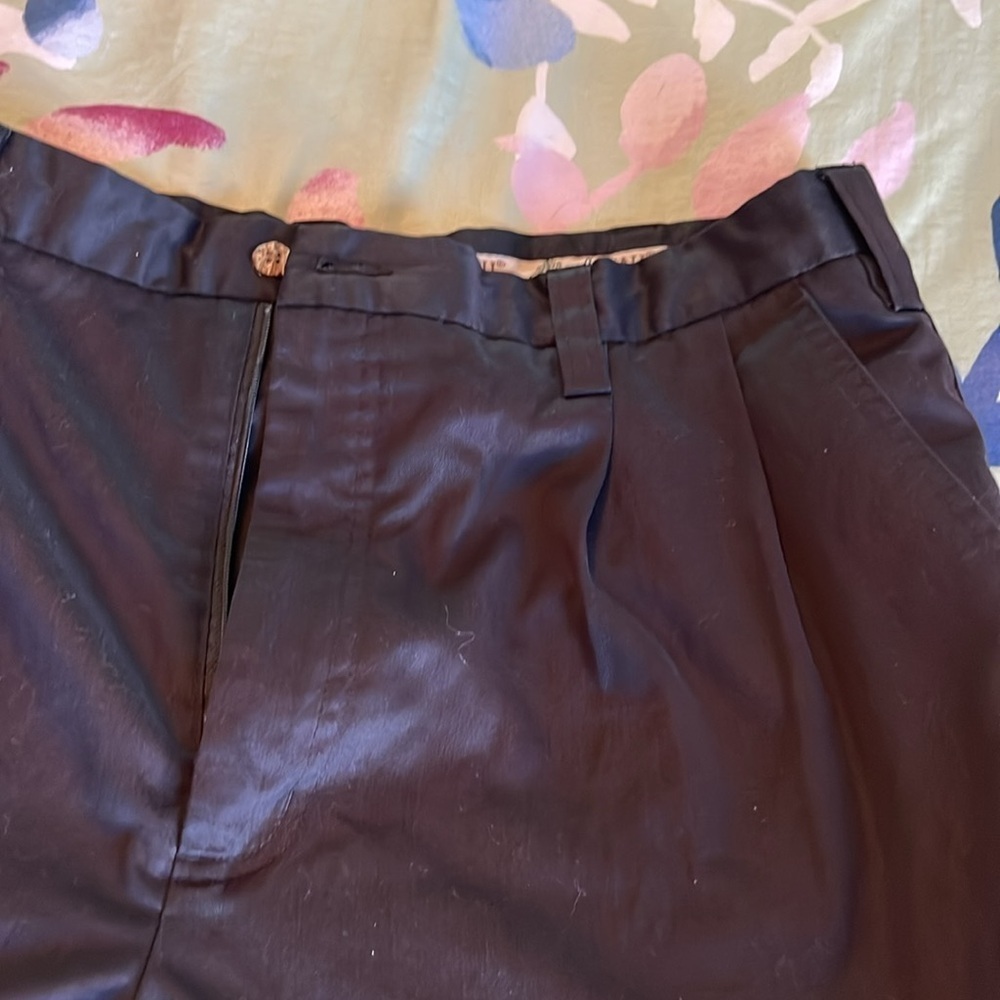 Black shorts - Picture 3 of 7